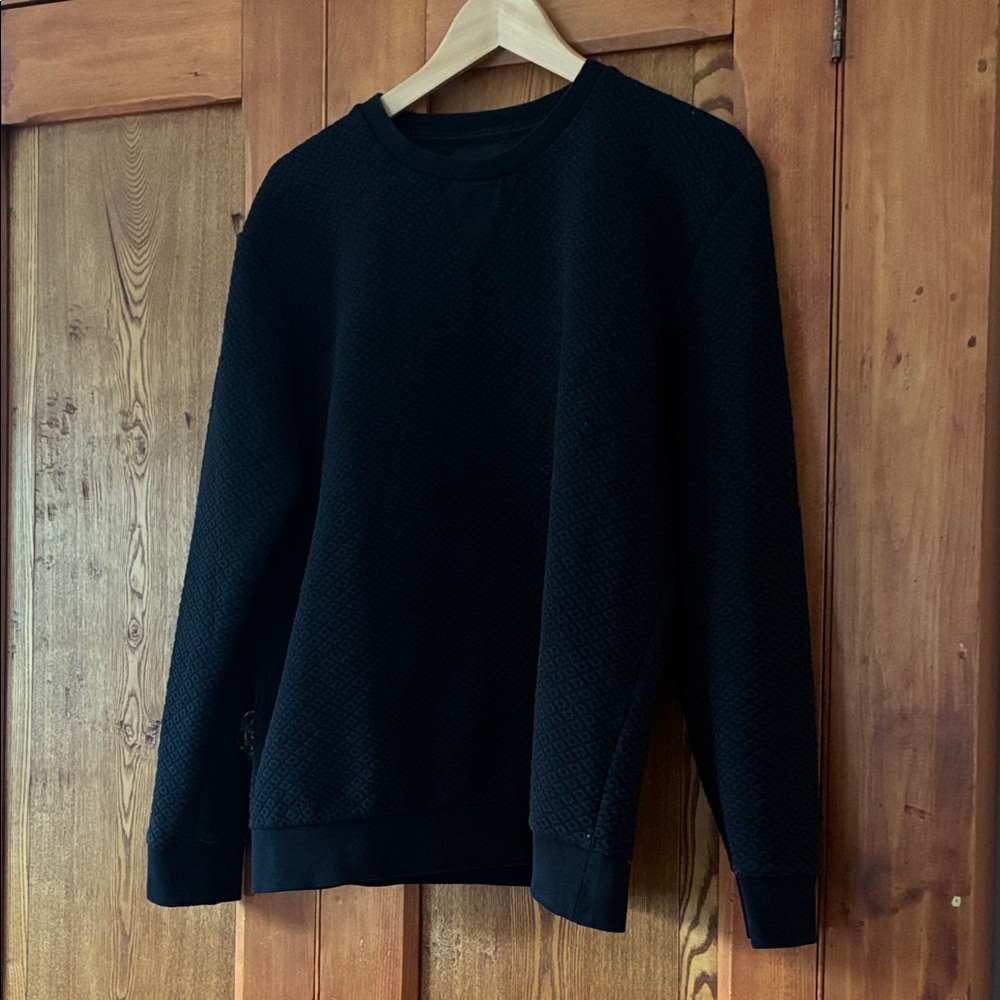 10/25$ 🧁 Black Sweater